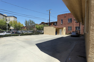 345 S Cochran Ave in Los Angeles, CA - Building Photo - Building Photo