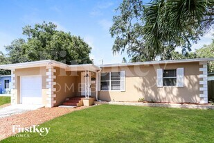 5245 2nd Ave N in St. Petersburg, FL - Building Photo