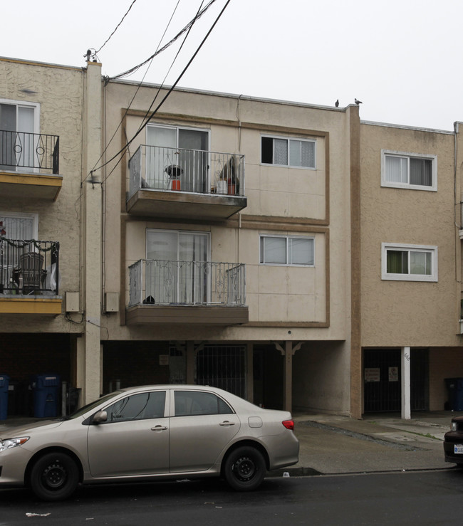 666 Sylvan St in Daly City, CA - Building Photo - Building Photo