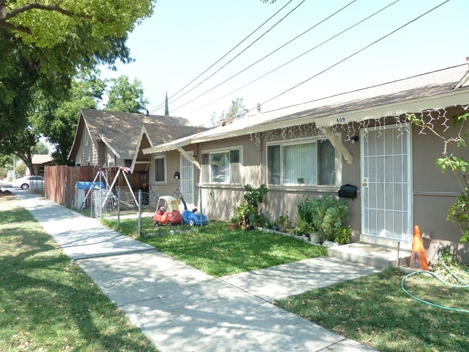 277 W Sunkist St in Ontario, CA - Building Photo