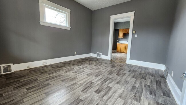 9801 Raymond Ave-Unit -Lower unit in Cleveland, OH - Building Photo - Building Photo