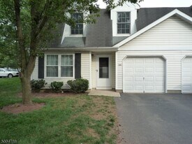 388 Cotswold Pl in Franklin Township, NJ - Building Photo