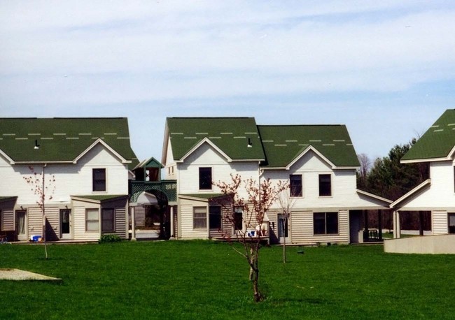 Pine Meadows Apartments in Middlebury, VT - Building Photo - Building Photo