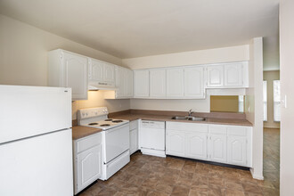 River Trace Townhomes in St. Louis, MO - Building Photo - Interior Photo