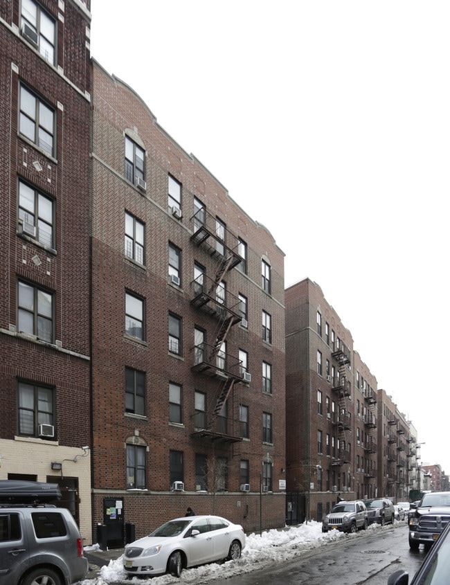 2410 Davidson Ave in Bronx, NY - Building Photo - Building Photo