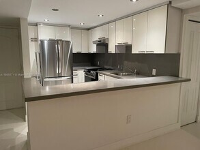 3625 N Country Club Dr in Aventura, FL - Building Photo - Building Photo