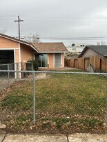 895 N Maddux Dr in Reno, NV - Building Photo