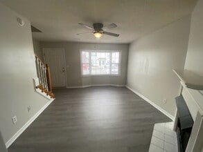 3919-3NN7 Sterling Pointe Dr in Greenville, NC - Building Photo - Building Photo