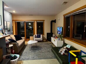 715 Hill St, Unit 302 in Madison, WI - Building Photo - Building Photo