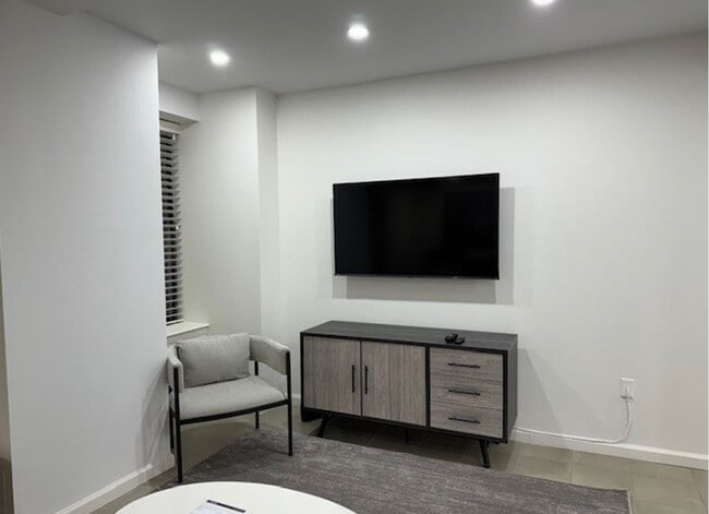 754 9th Ave in New York, NY - Building Photo - Building Photo