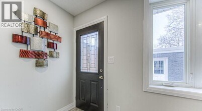 152 Overlea Dr in Kitchener, ON - Building Photo - Building Photo