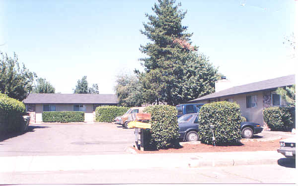 16117 SE Alder St in Portland, OR - Building Photo