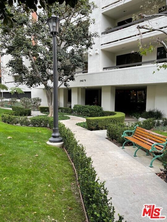 2142 Century Park Ln in Los Angeles, CA - Building Photo