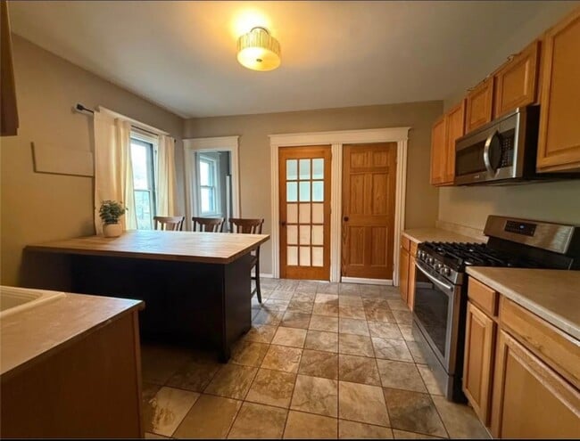 948 Monroe Ave in Rochester, NY - Building Photo - Building Photo