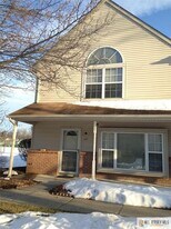 127 Sassafras Ct in North Brunswick, NJ - Building Photo