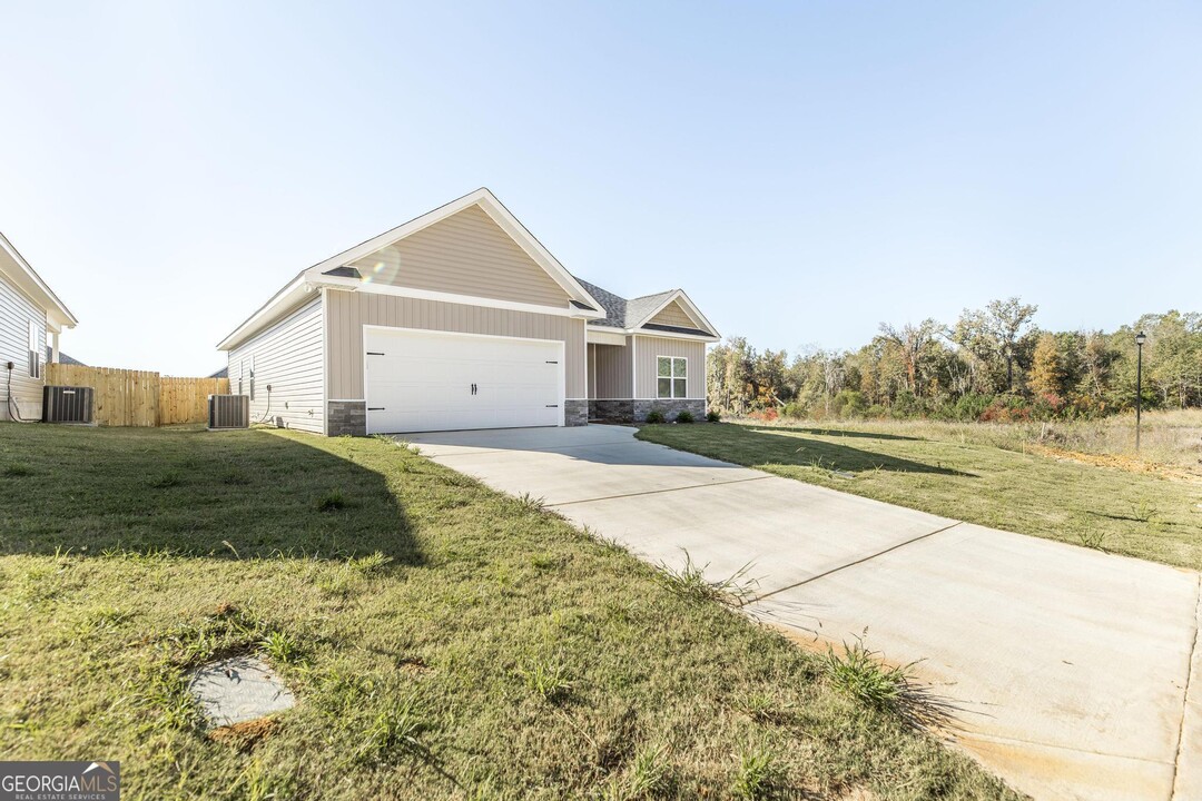 110 Garrett Ln in Bonaire, GA - Building Photo