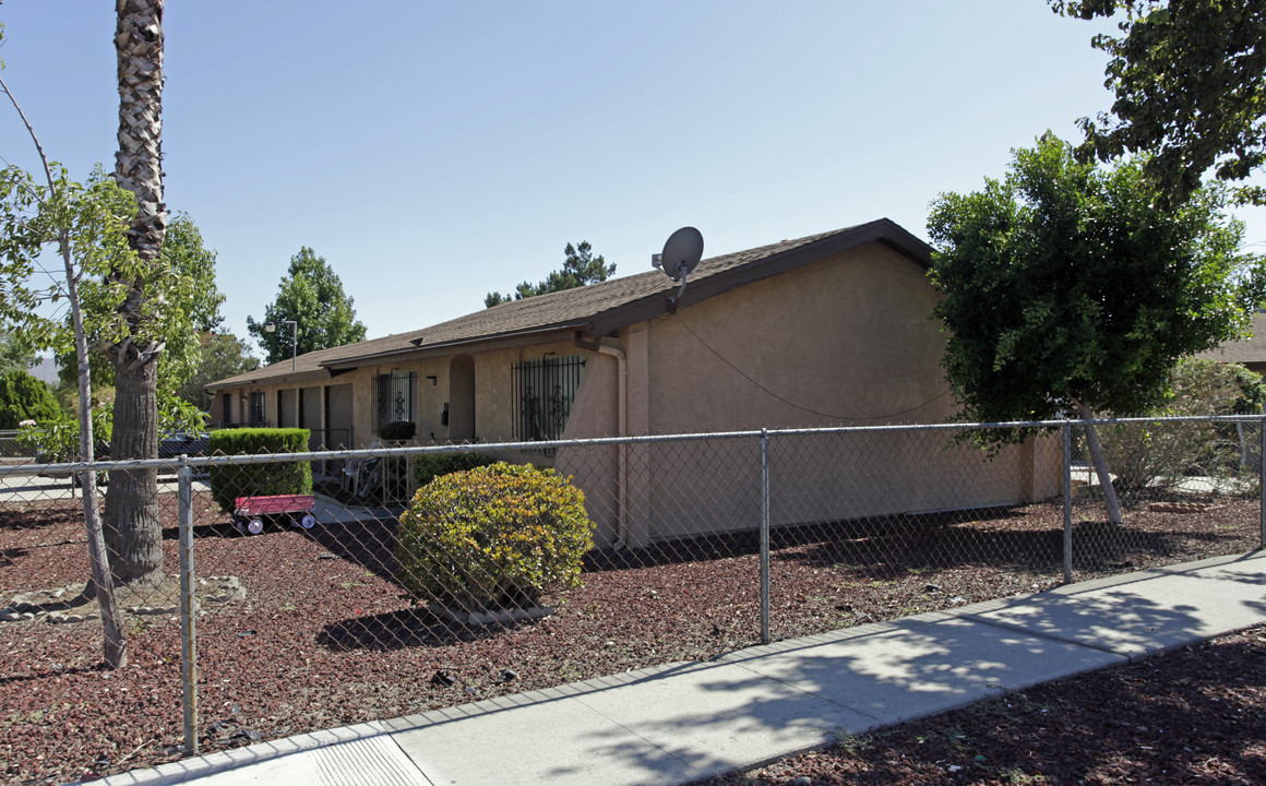 16483 Ceres Ave in Fontana, CA - Building Photo