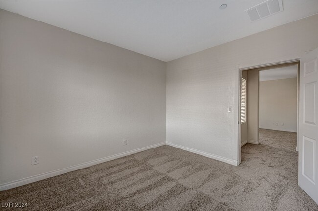 8324 W Charleston Blvd in Las Vegas, NV - Building Photo - Building Photo