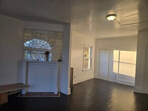 8115 Wade Park Ave, Unit #4 in Cleveland, OH - Foto de edificio - Building Photo