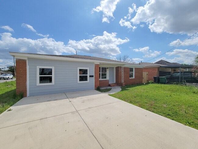 4538 Clover St in Houston, TX - Building Photo - Building Photo