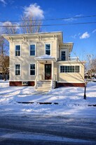56 Phillips Pl, Unit 1 in Northampton, MA - Building Photo