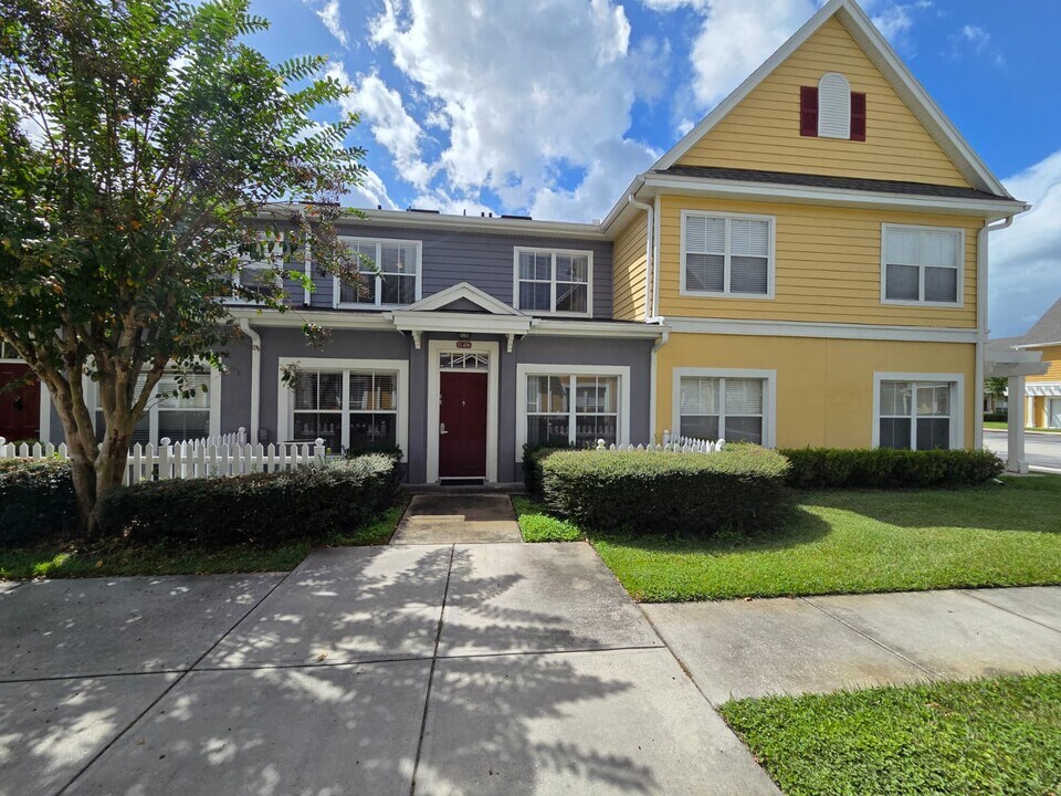 4600 Yellowgold Rd W in Kissimmee, FL - Building Photo