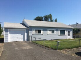 12418 W 13th Ave in Airway Heights, WA - Building Photo