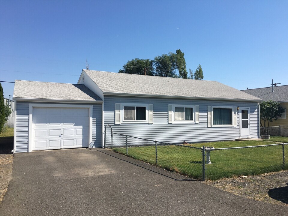 12418 W 13th Ave in Airway Heights, WA - Building Photo