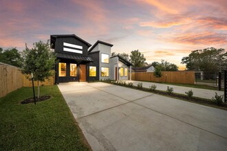 5735 Glenhurst Dr in Houston, TX - Building Photo - Building Photo