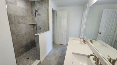 804 E Dean Keeton St in Austin, TX - Building Photo - Building Photo