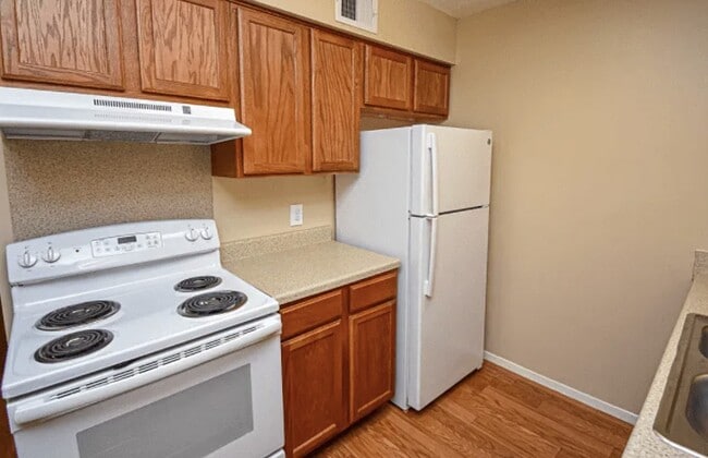 1600 S Palestine St in Athens, TX - Building Photo - Building Photo