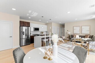 124 Warren St in Boston, MA - Building Photo - Building Photo