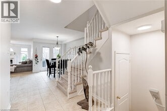 1004 Donnelly St in Milton, ON - Building Photo - Building Photo