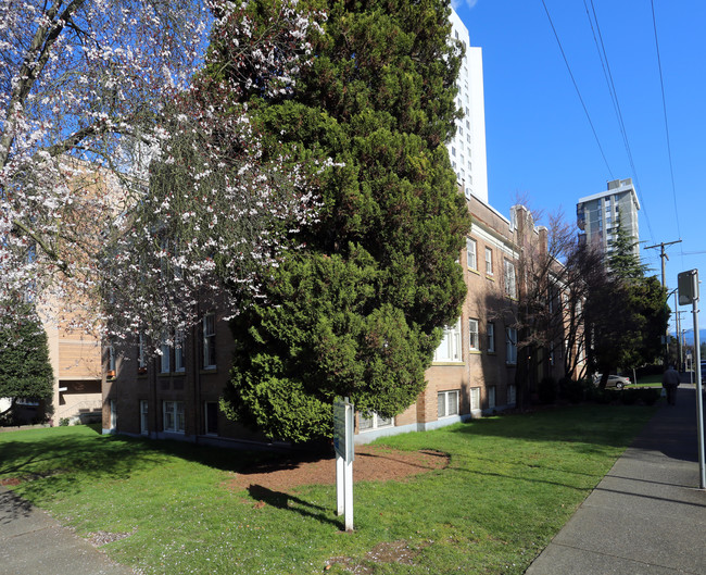 Chatelaine Apartments in Vancouver, BC - Building Photo - Building Photo