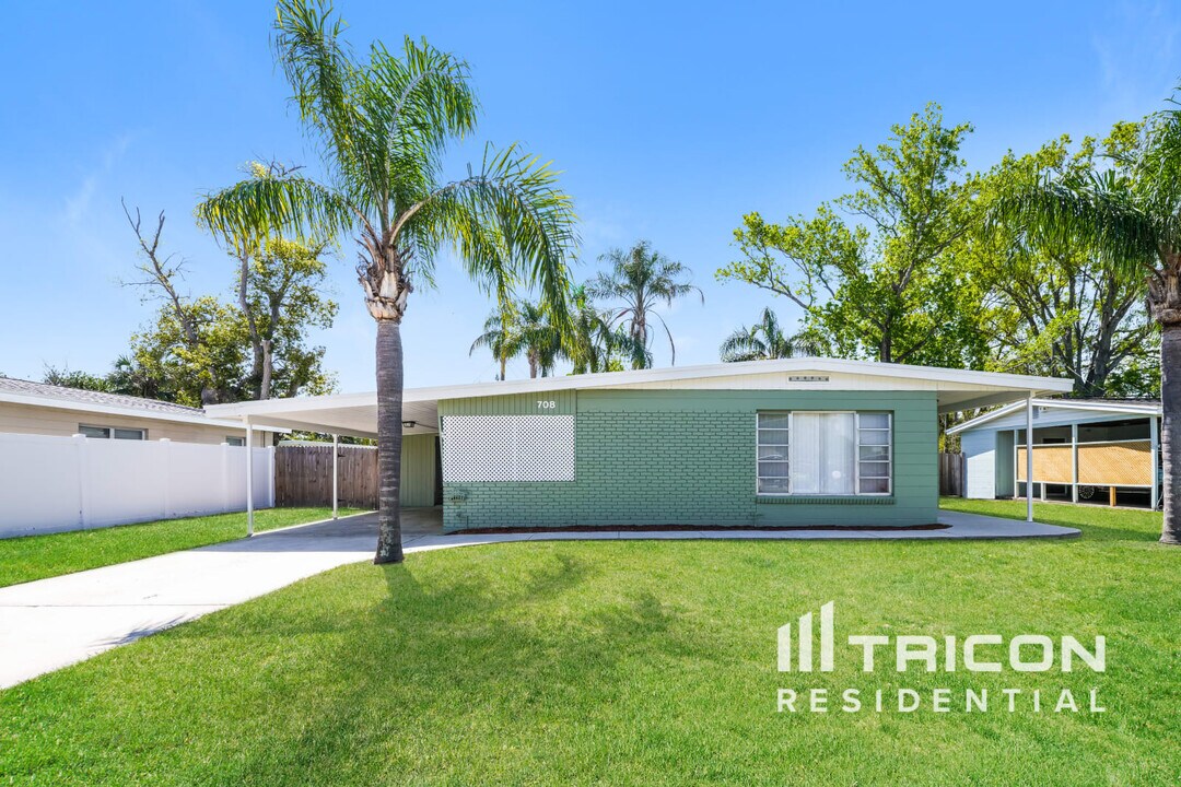 708 Lakewood Ave in Tampa, FL - Building Photo
