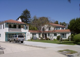 Prime 8-Unit Apartment Building in West Beach in Santa Barbara, CA - Foto de edificio - Building Photo