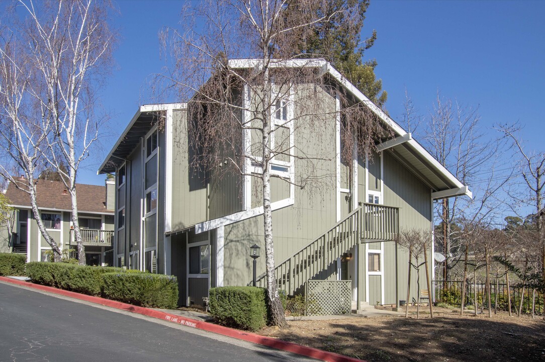 8797 Mountain Blvd, Unit 3 in Oakland, CA - Building Photo