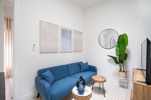 515 W 48th St in New York, NY - Building Photo