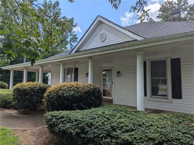 property at 1404 Peachtree Pkwy