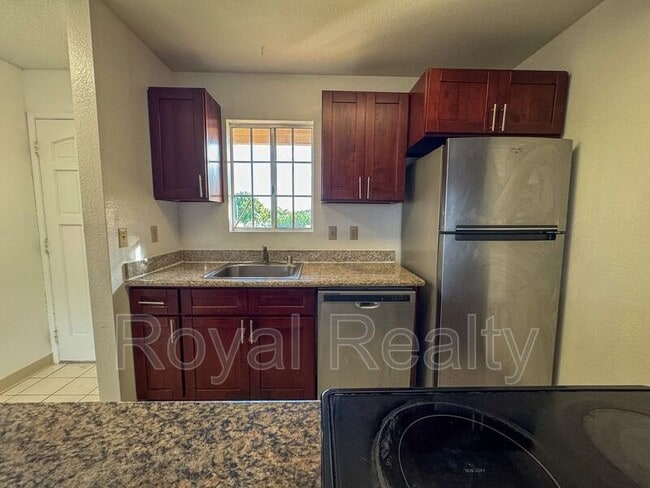 94-1465-1465 Waipio Uka St in Waipahu, HI - Foto de edificio - Building Photo