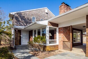 79 Surf Dr in Amagansett, NY - Building Photo