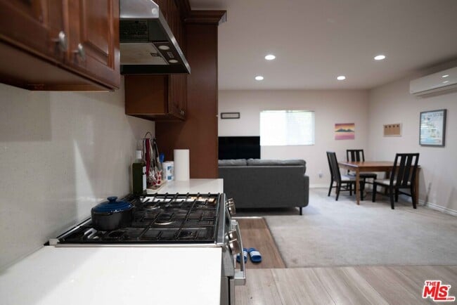 306 E 36th St in Los Angeles, CA - Building Photo - Building Photo