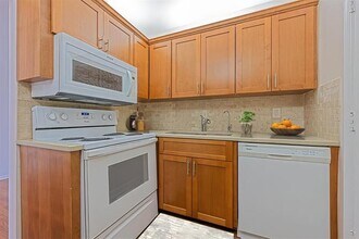 2161 NE 68th St in Fort Lauderdale, FL - Building Photo - Building Photo