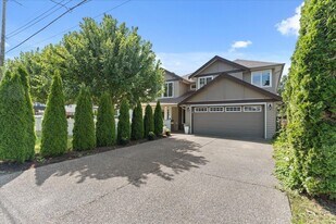46298 Third Av in Chilliwack, BC - Building Photo