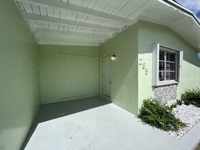 285 SE Abeto Ln in Port St. Lucie, FL - Building Photo - Building Photo