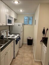 8601 SW 68th Ct-Unit -2 in Pinecrest, FL - Building Photo - Building Photo
