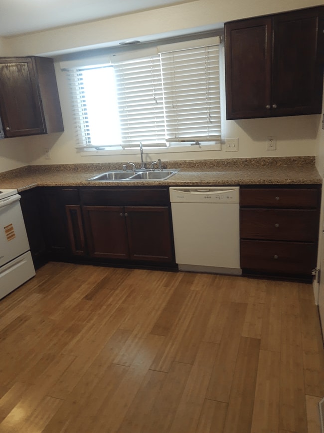 2208 Pershing Ave in Sheboygan, WI - Building Photo - Building Photo