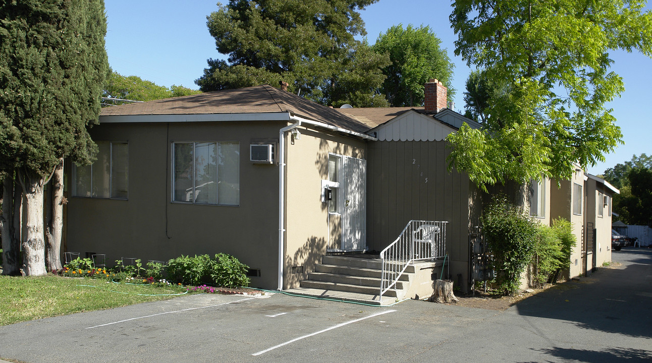 2745 Concord Blvd in Concord, CA - Foto de edificio