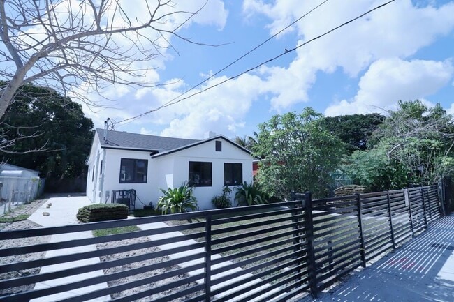 3040 NW 13th Ave