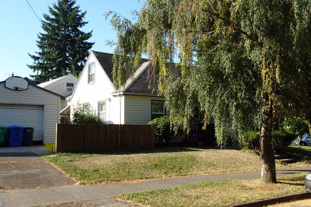 3906 Kelly St in Portland, OR - Building Photo